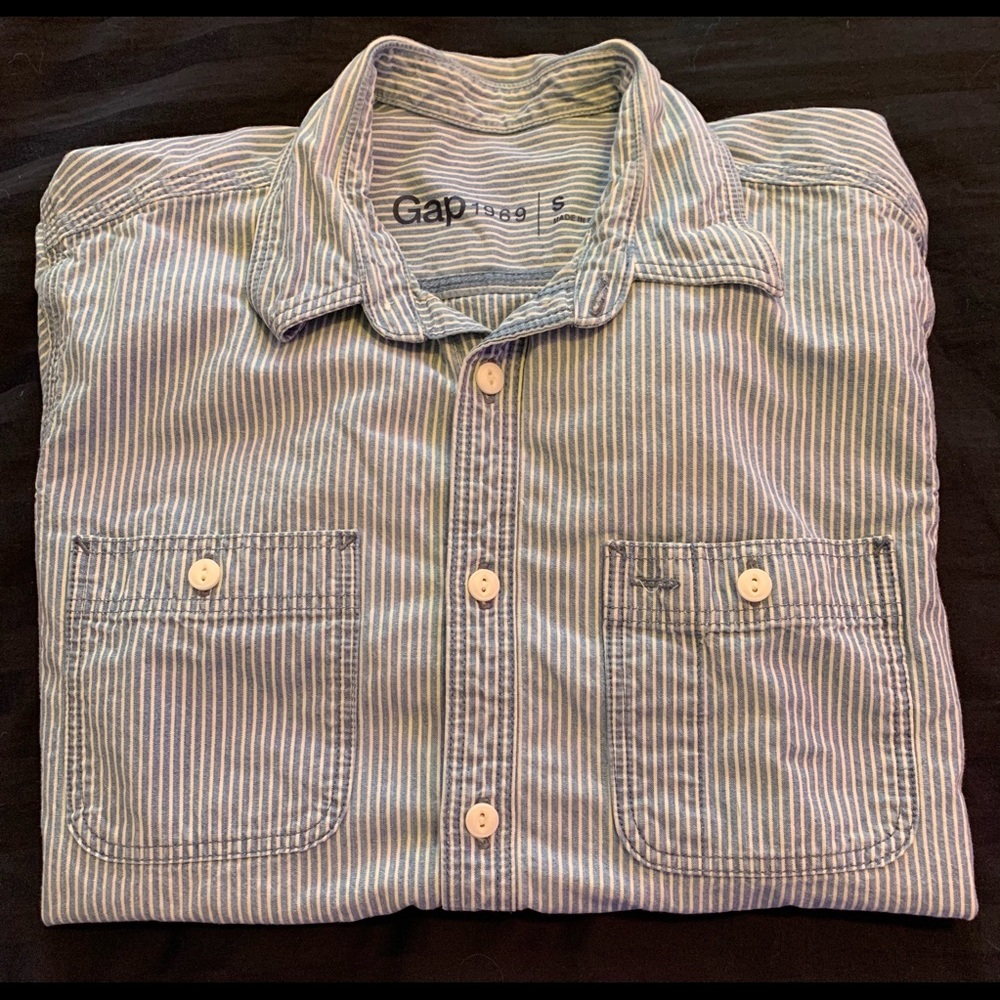 Size small GAP button up pinstripe shirt